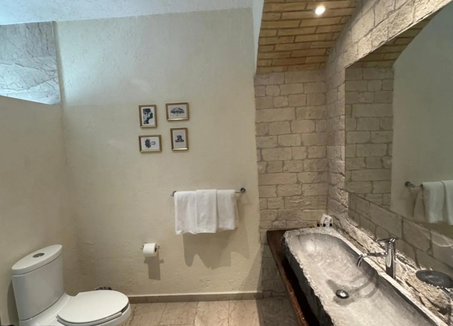Porta Paradiso Valquirico, Albergo Boutique Santeagueda 0*,