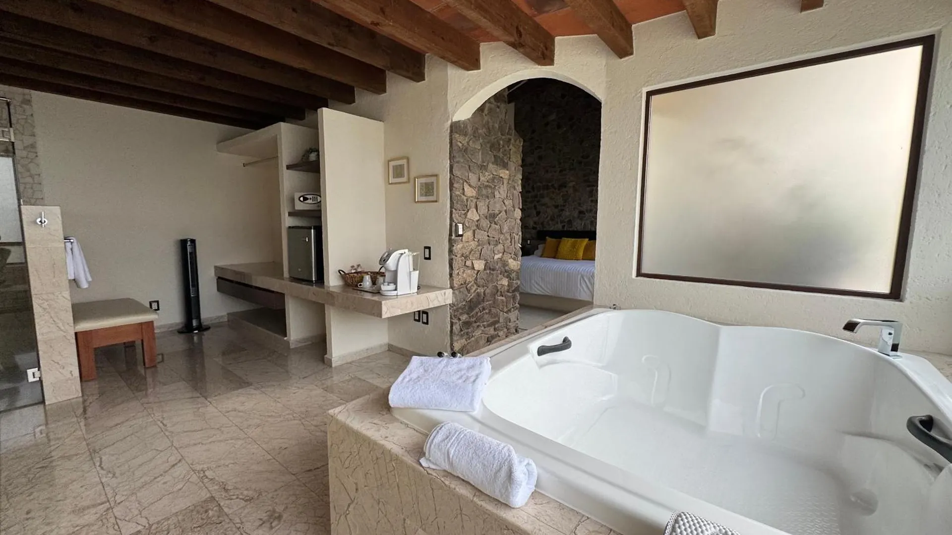 Porta Paradiso Valquirico, Albergo Boutique Santeagueda 0*,  México