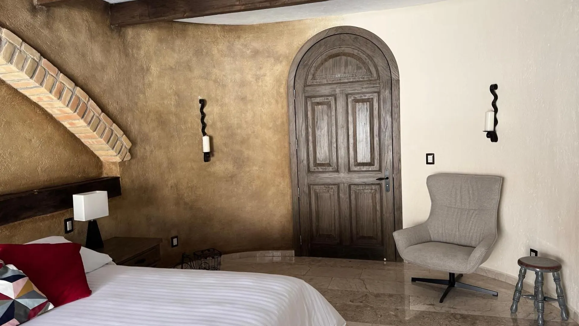 Porta Paradiso Valquirico, Albergo Boutique Santeagueda