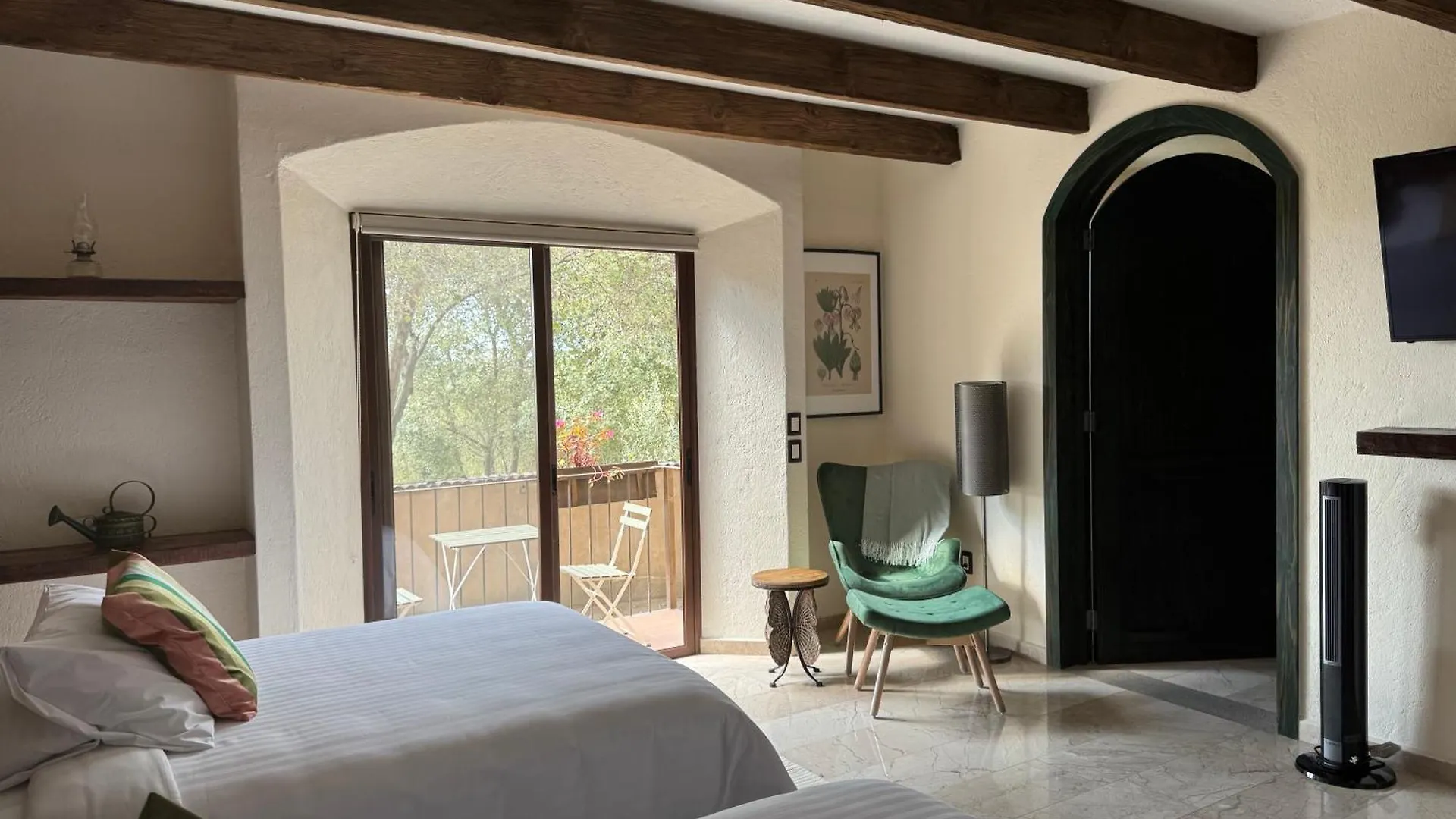 Porta Paradiso Valquirico, Albergo Boutique Santeagueda 0*,