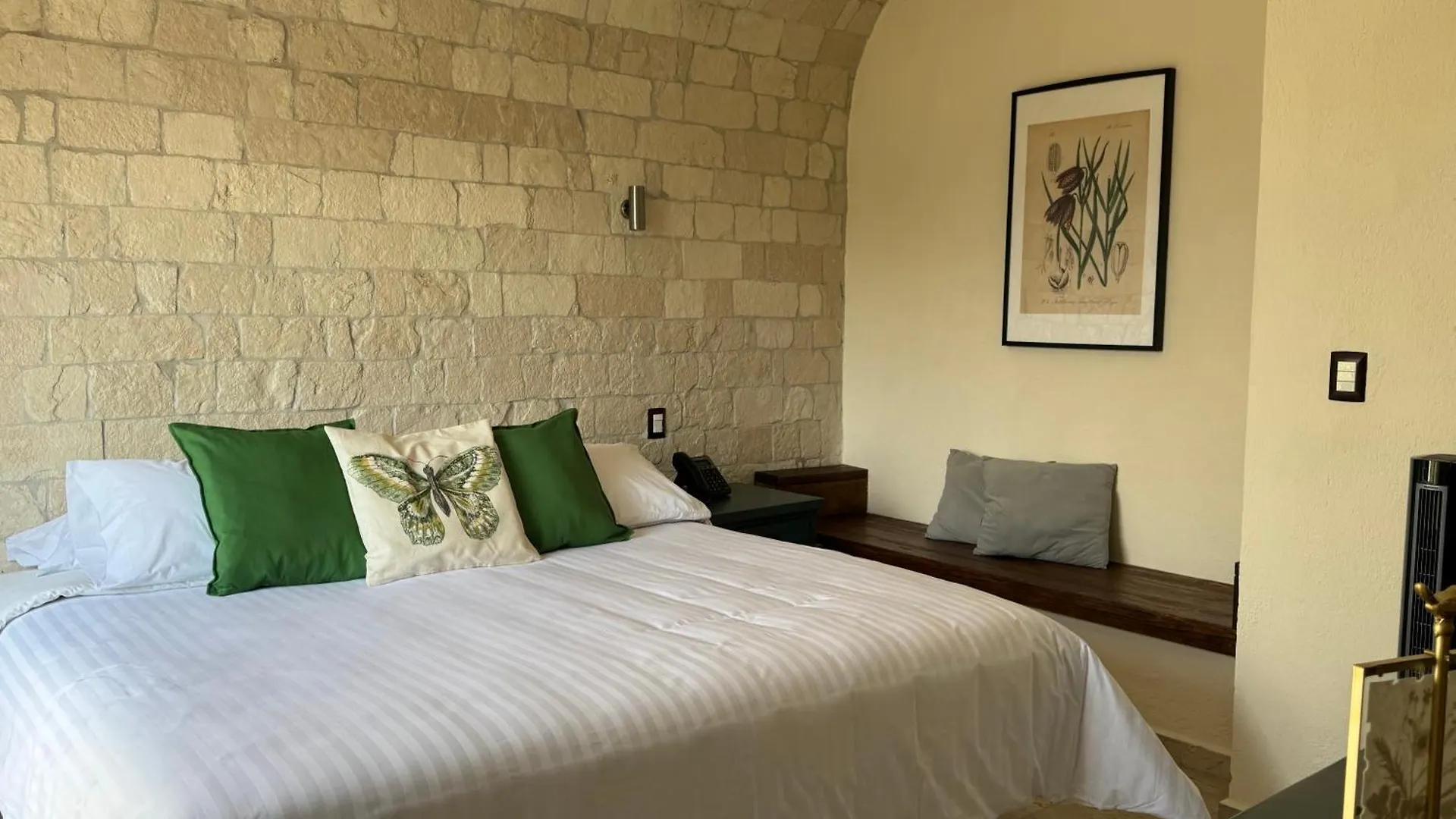 Porta Paradiso Valquirico, Albergo Boutique Santeagueda