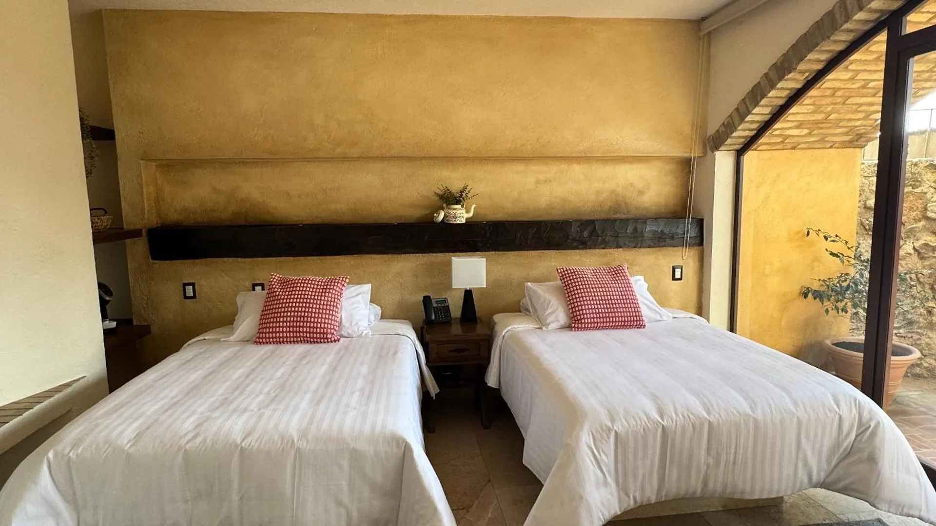 Porta Paradiso Valquirico, Albergo Boutique Santeagueda 0*,