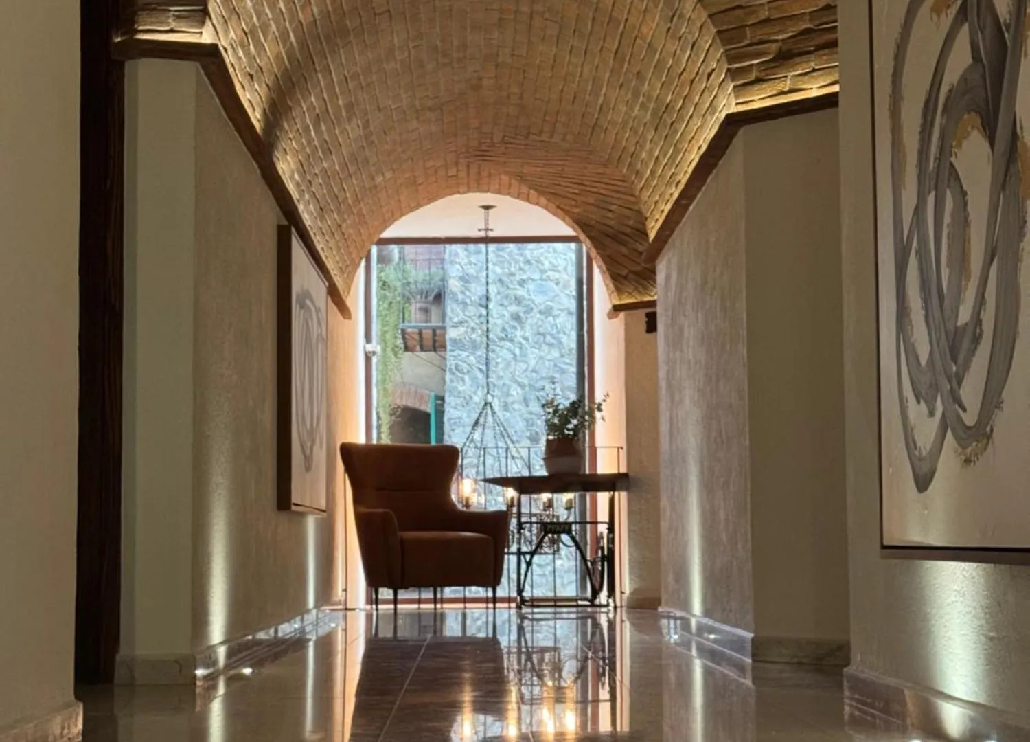 Porta Paradiso Valquirico, Albergo Boutique Santeagueda 0*,
