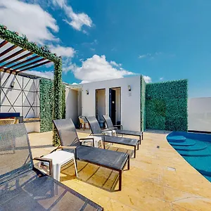 one-paralia-405.tulum-hotels.net/